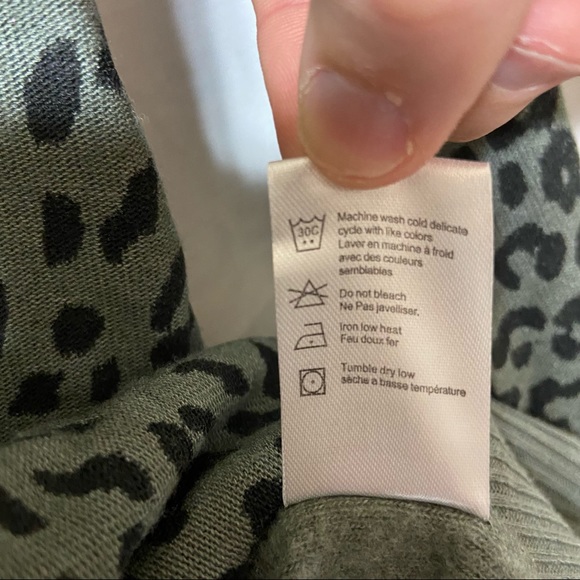 Chaser Olive Animal Print Full Zip Hooded Sweatshirt Size XS - Picture 4 of 6